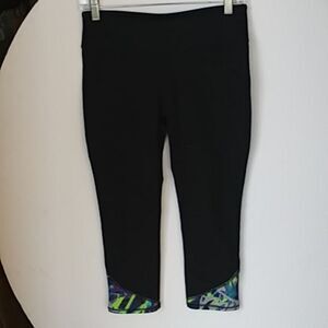 Fabletics Athletic Yoga Cropped Leggings hidden pocket abstract multicolor hems